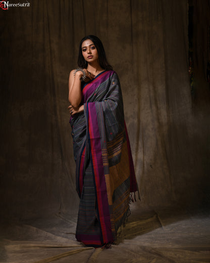 Probhaater Pothik (Handwoven Cotton Saree)