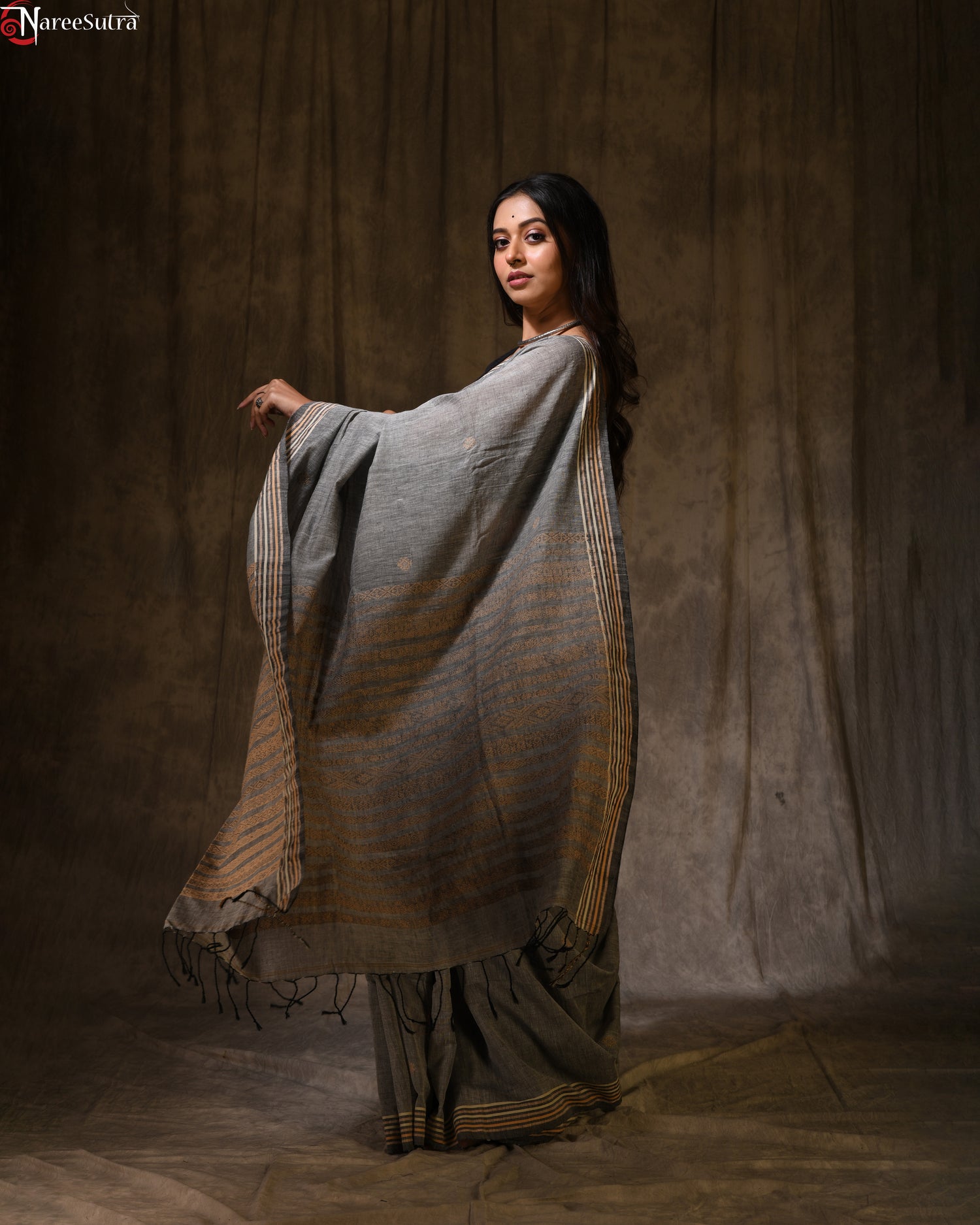 Bhenge More Ghorer Chabi (Handwoven Cotton Saree)