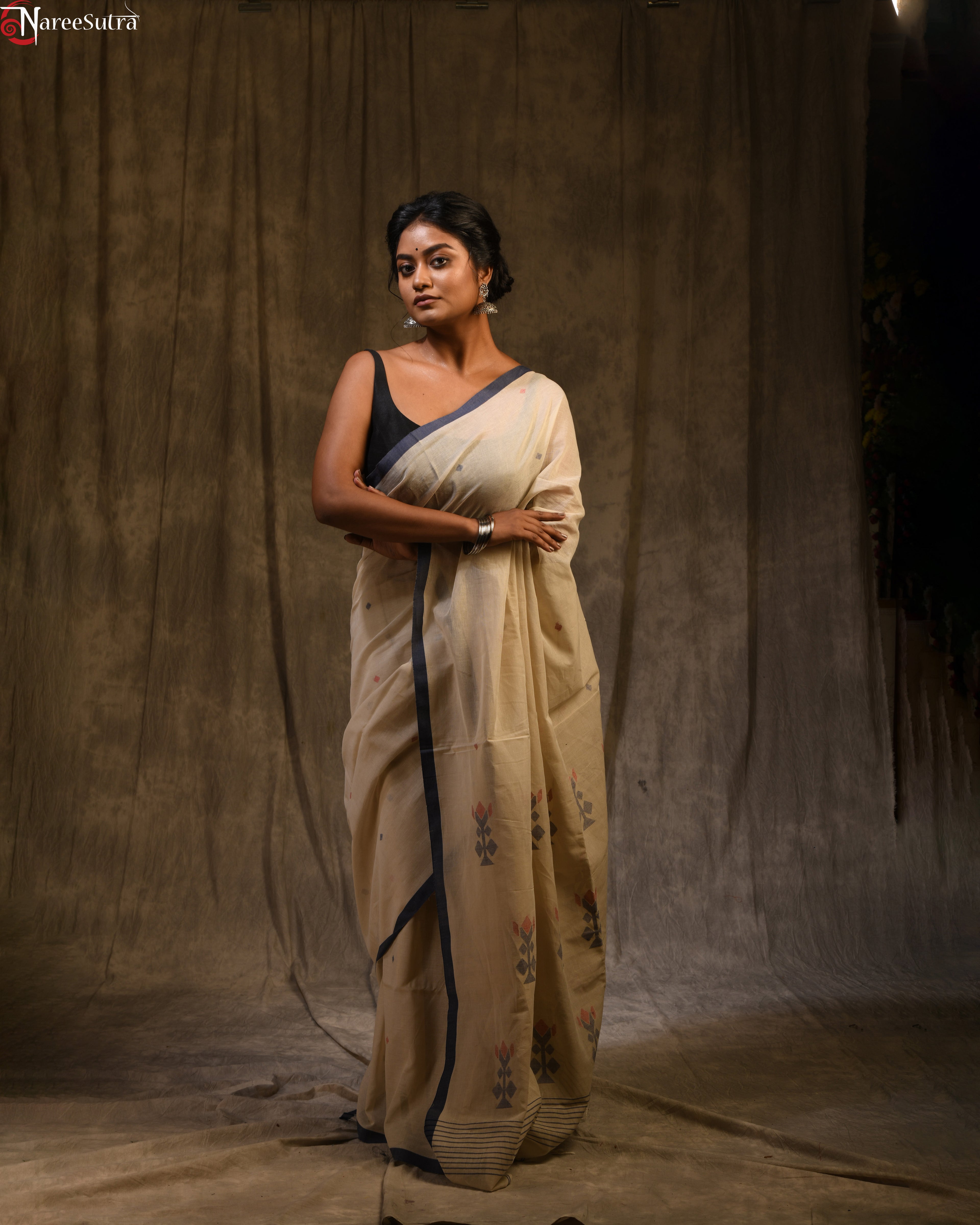 Bouthakuronir Haat (Handwoven Cotton Jamdani Saree)