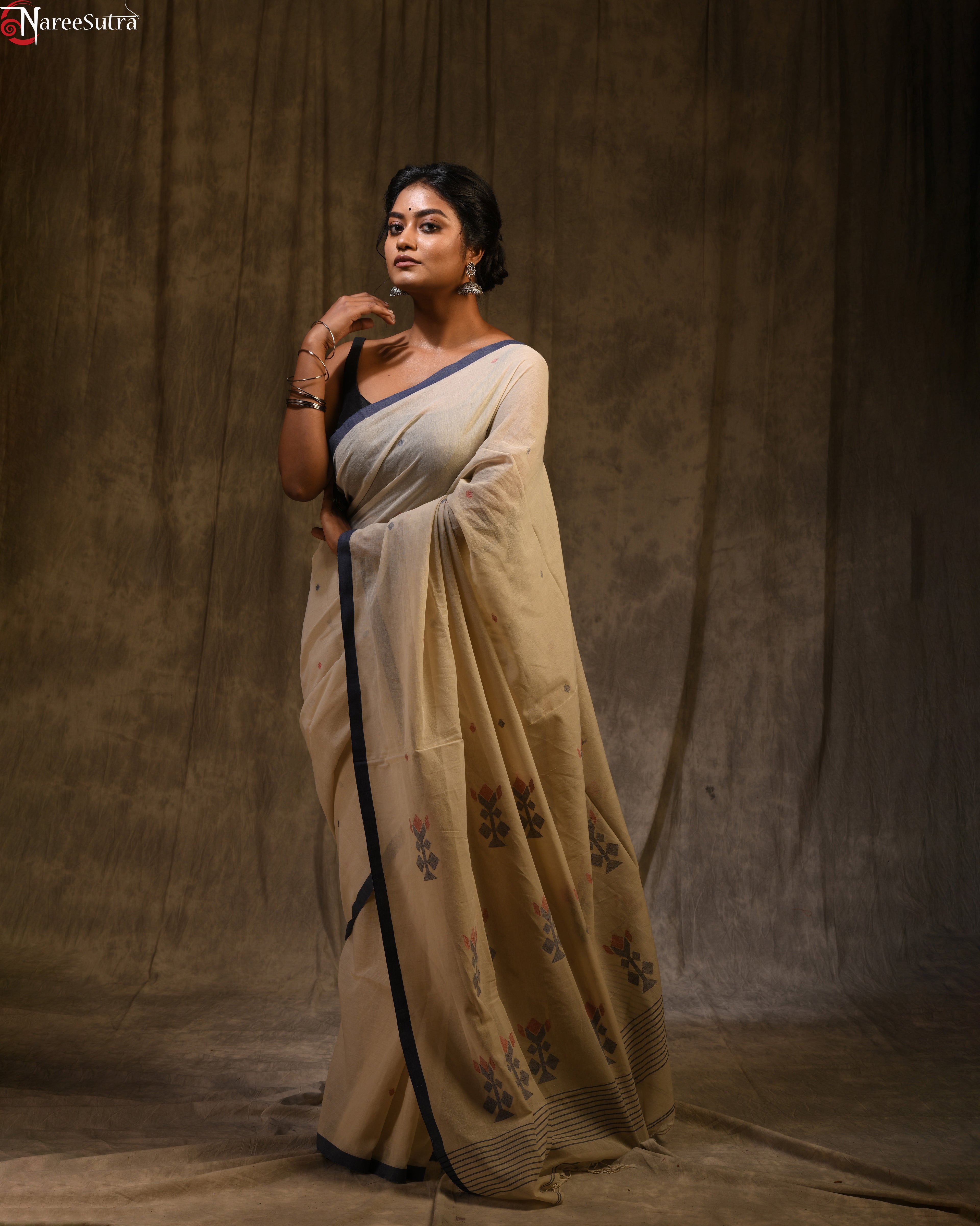 Bouthakuronir Haat (Handwoven Cotton Jamdani Saree)