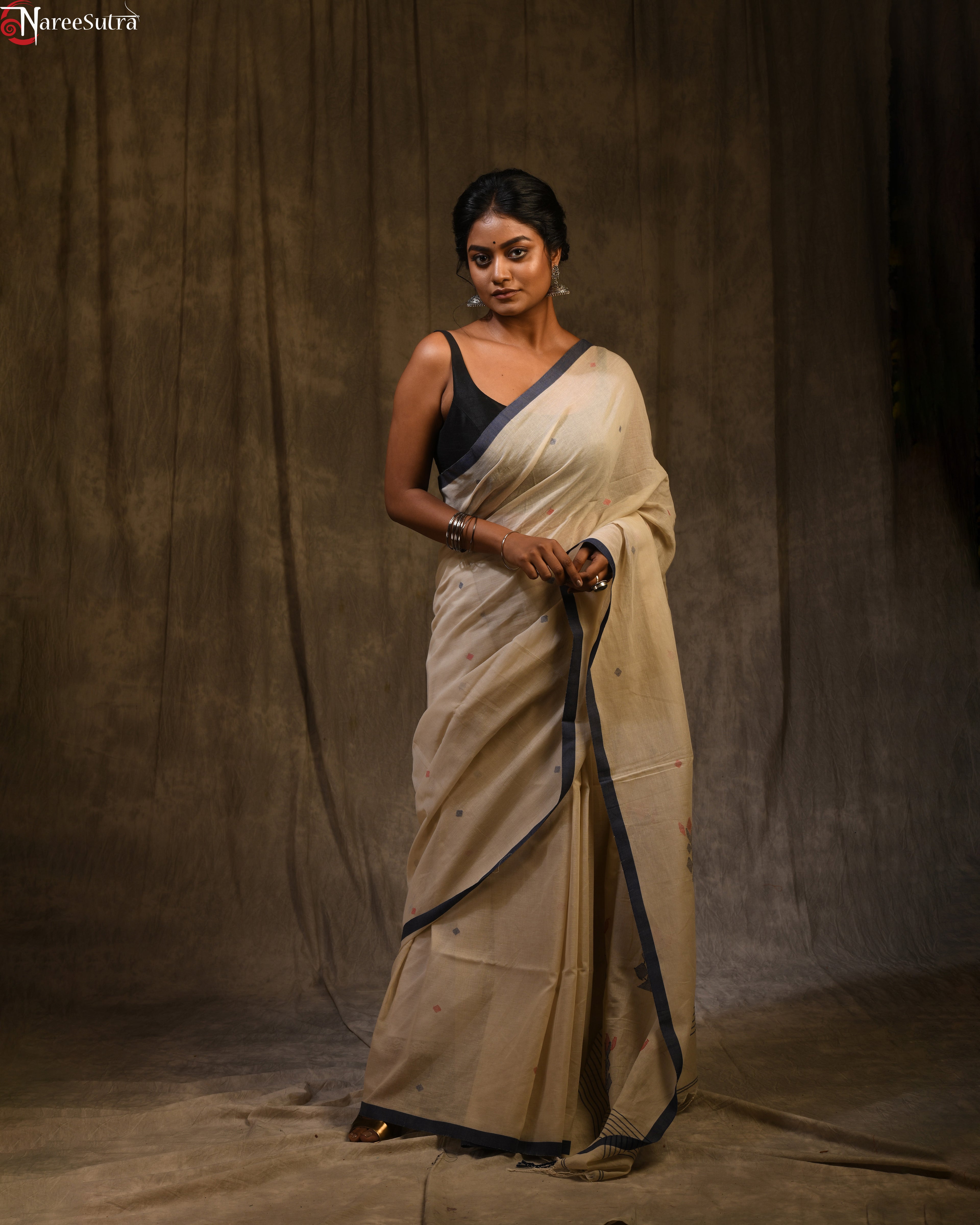 Bouthakuronir Haat (Handwoven Cotton Jamdani Saree)